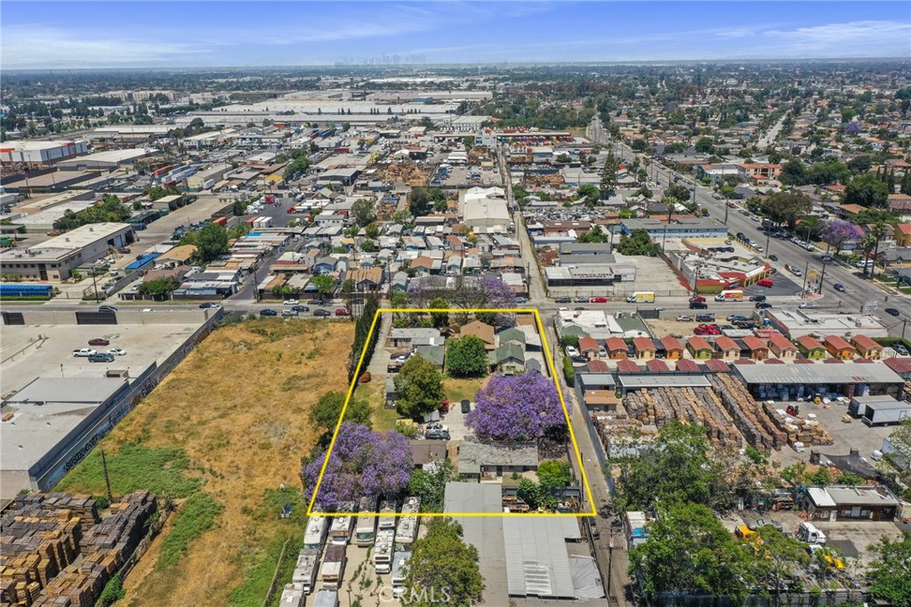 530 E El Segundo Boulevard Property Photo 2