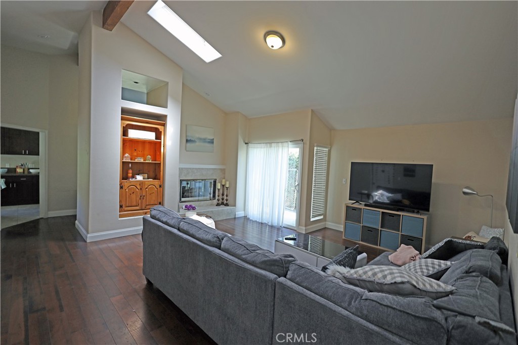 365 N Magnolia Property Photo 3