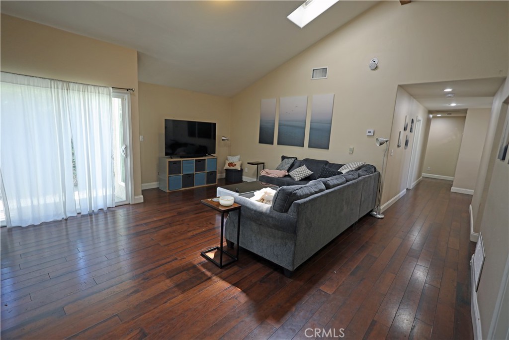 365 N Magnolia Property Photo 7