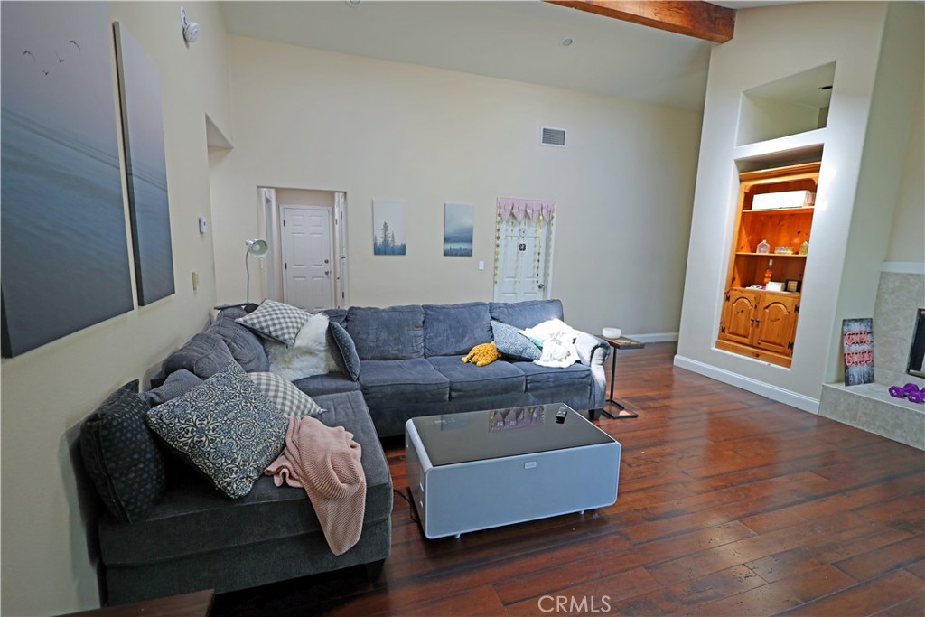 365 N Magnolia Property Photo 11