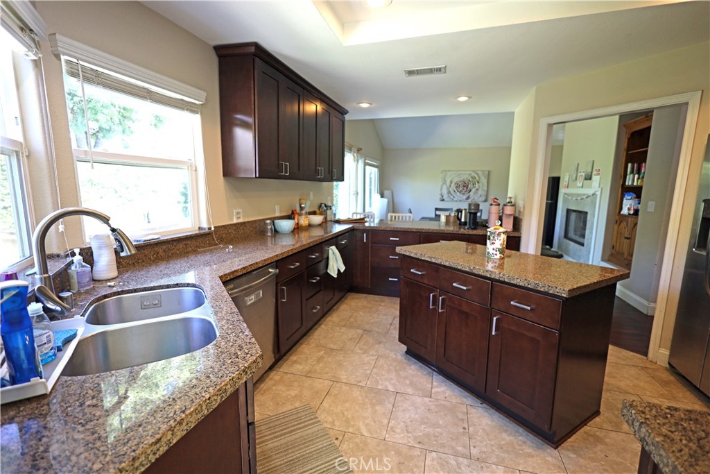 365 N Magnolia Property Photo 25