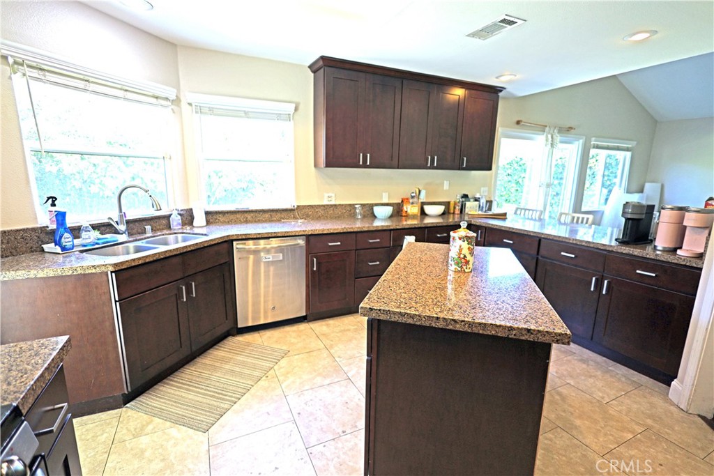 365 N Magnolia Property Photo 28