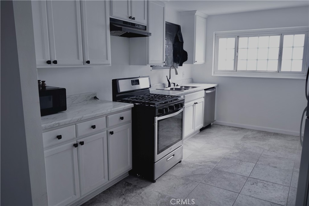755 W Holguin Property Photo 4