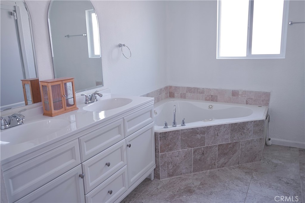 755 W Holguin Property Photo 12