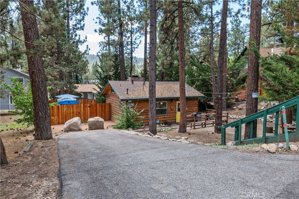 42955 Encino Property Photo 2