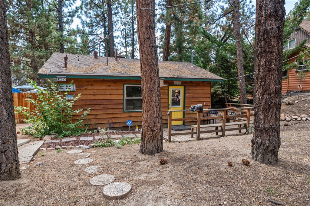 42955 Encino Property Photo 3