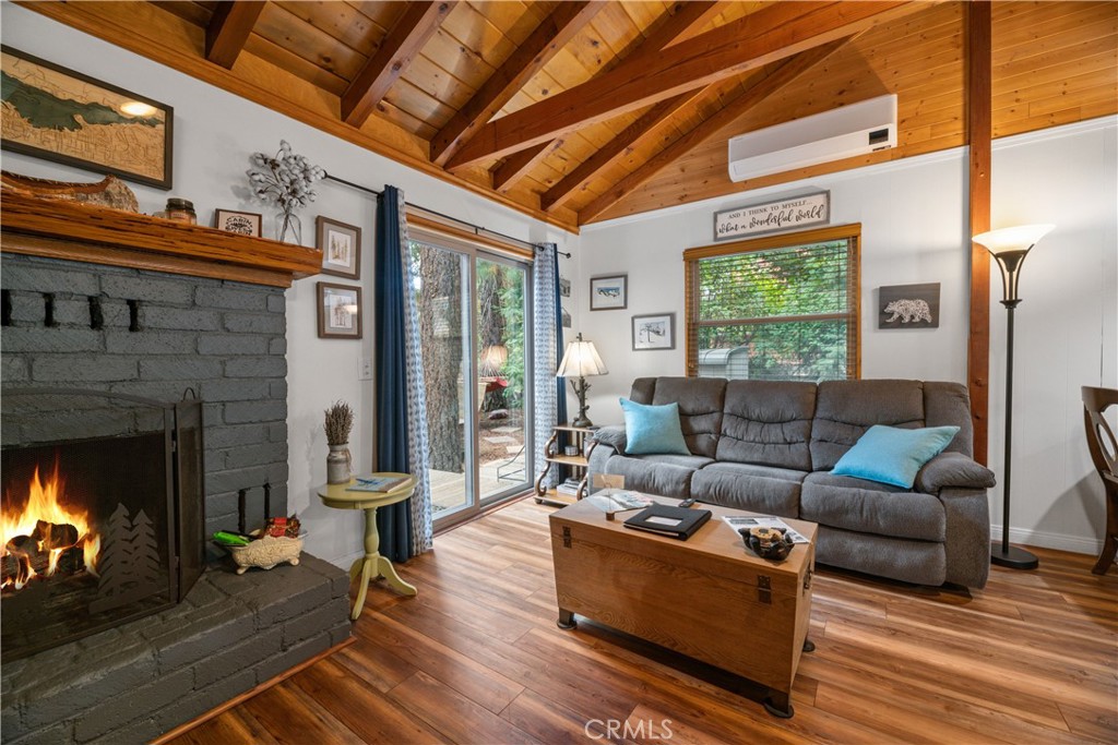42955 Encino Property Photo 4