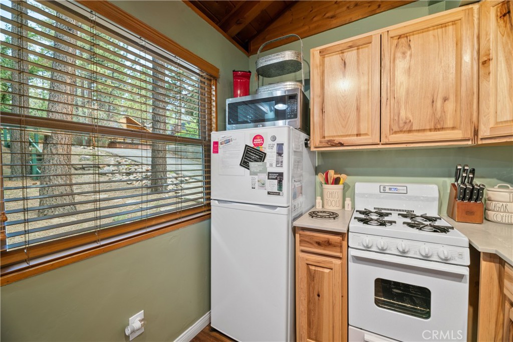 42955 Encino Property Photo 14