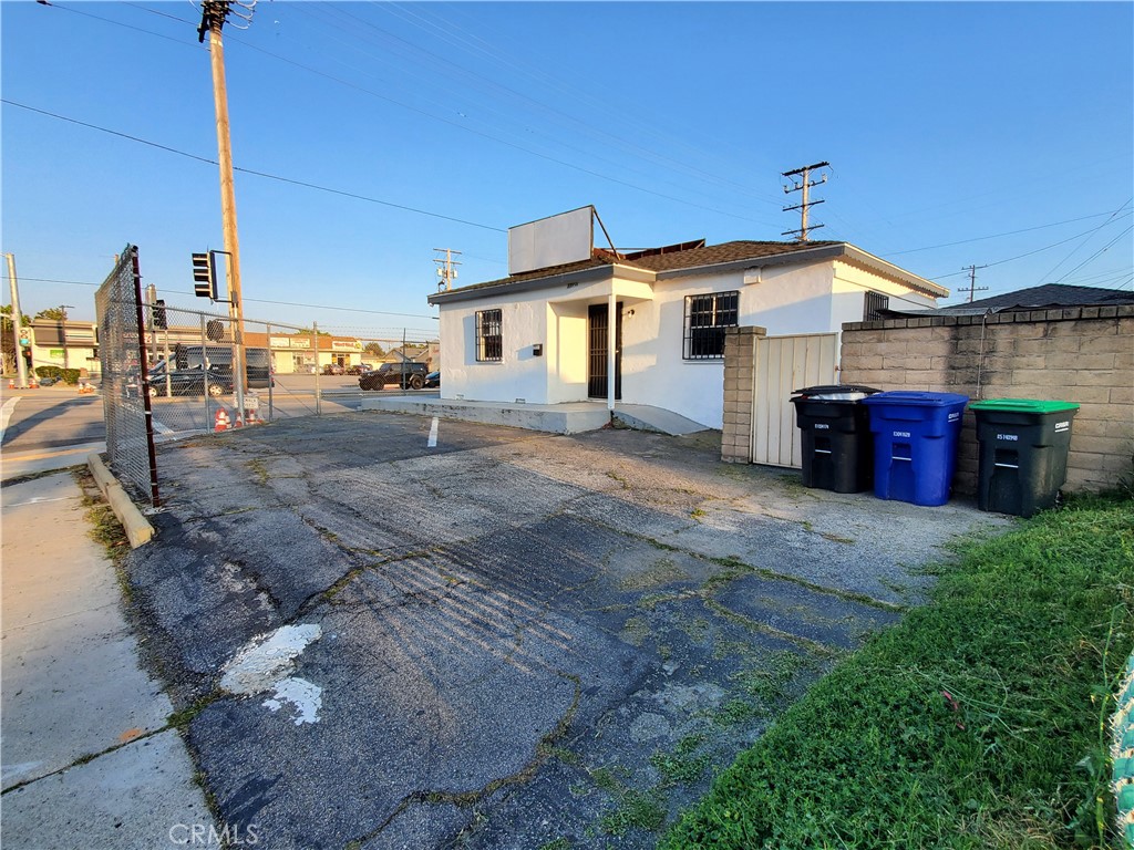8858 Flower Property Photo 1
