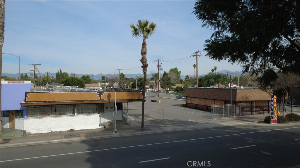 5563 Mission Property Photo 2