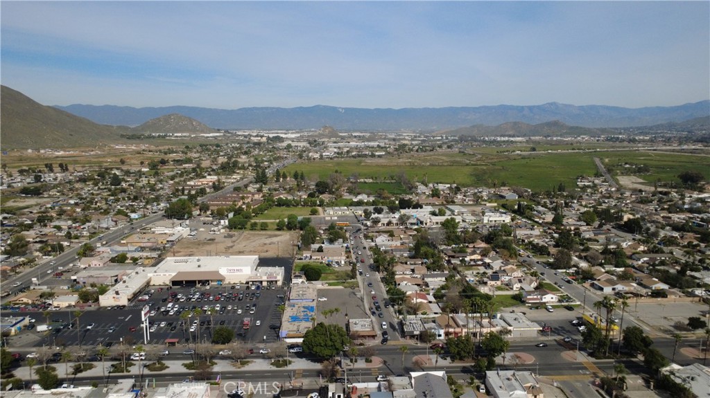 5563 Mission Property Photo 4