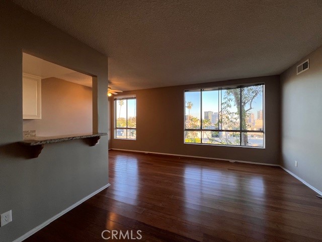622 S Barrington 302 Property Photo 4