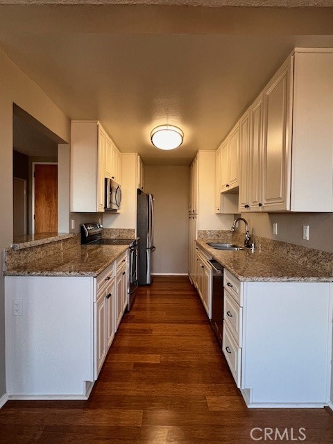622 S Barrington 302 Property Photo 6
