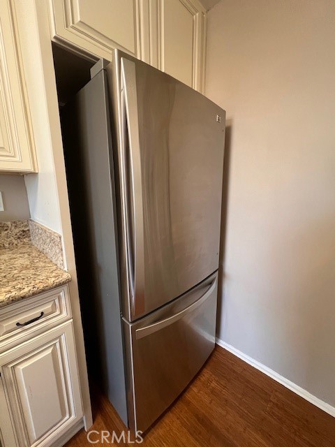 622 S Barrington 302 Property Photo 7