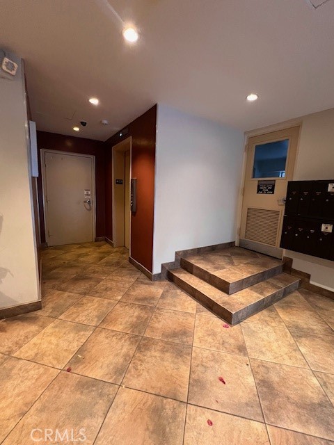 622 S Barrington 302 Property Photo 13