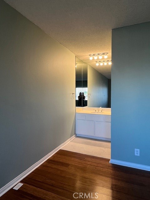 622 S Barrington 302 Property Photo 15