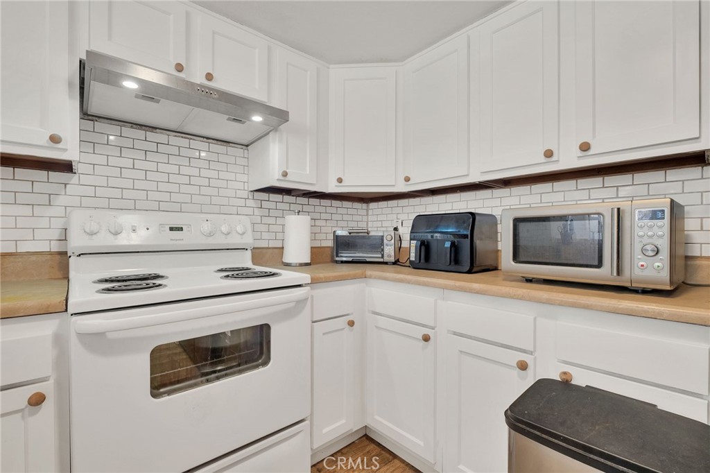 300 E Chestnut Property Photo 7