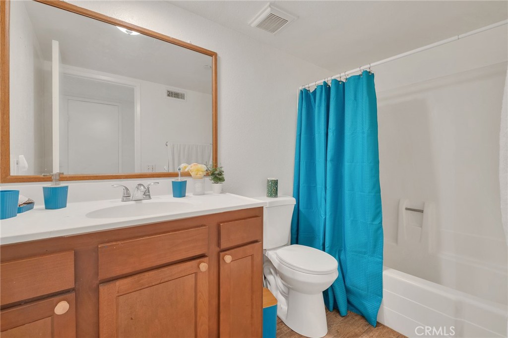 300 E Chestnut Property Photo 9