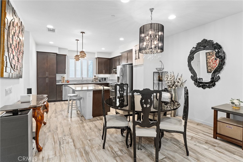843 Sunburst Way Property Photo 3