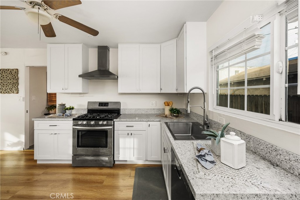 2320 Locust Property Photo 15