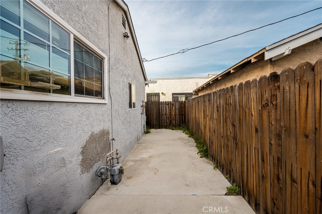 2320 Locust Property Photo 16