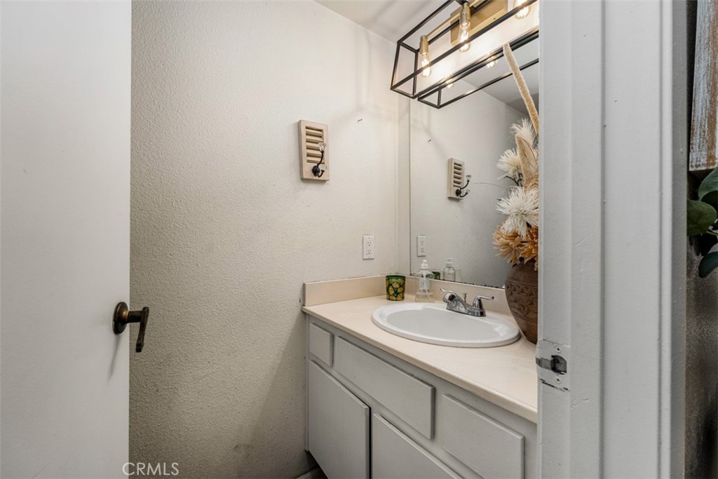 2502 N Tustin C Property Photo 11