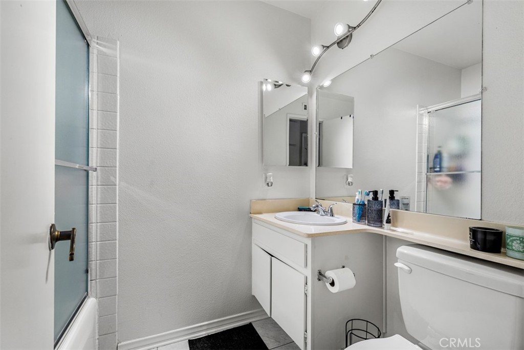 2502 N Tustin C Property Photo 25