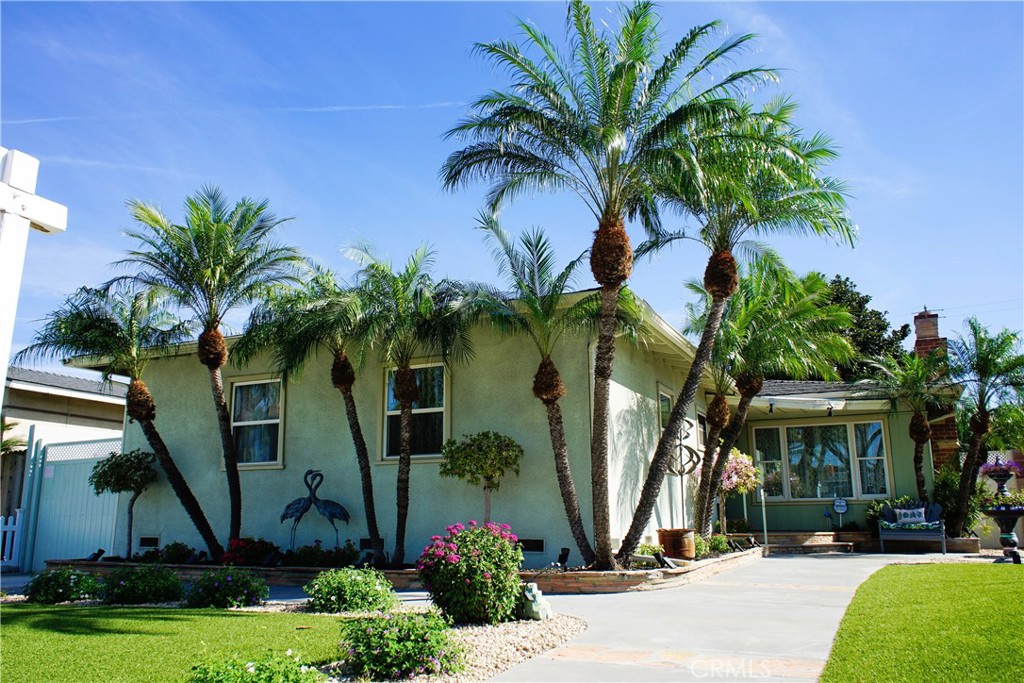 2019 Valencia Property Photo 1
