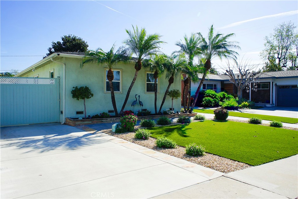 2019 Valencia Property Photo 2