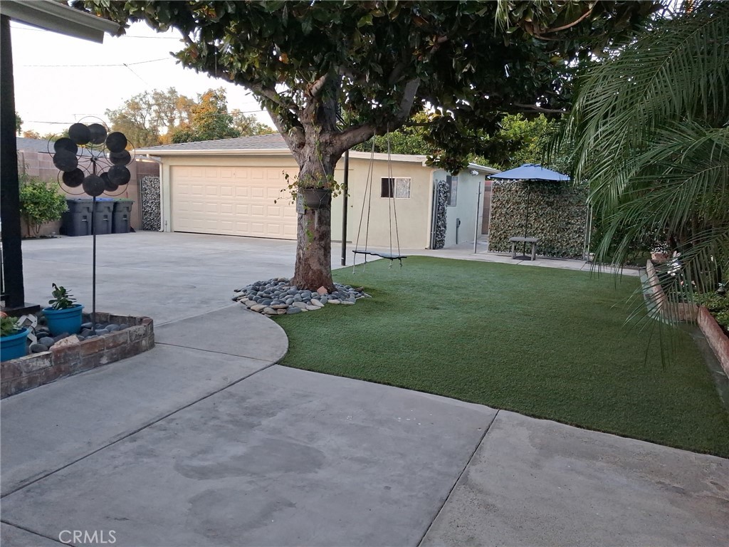 2019 Valencia Property Photo 4