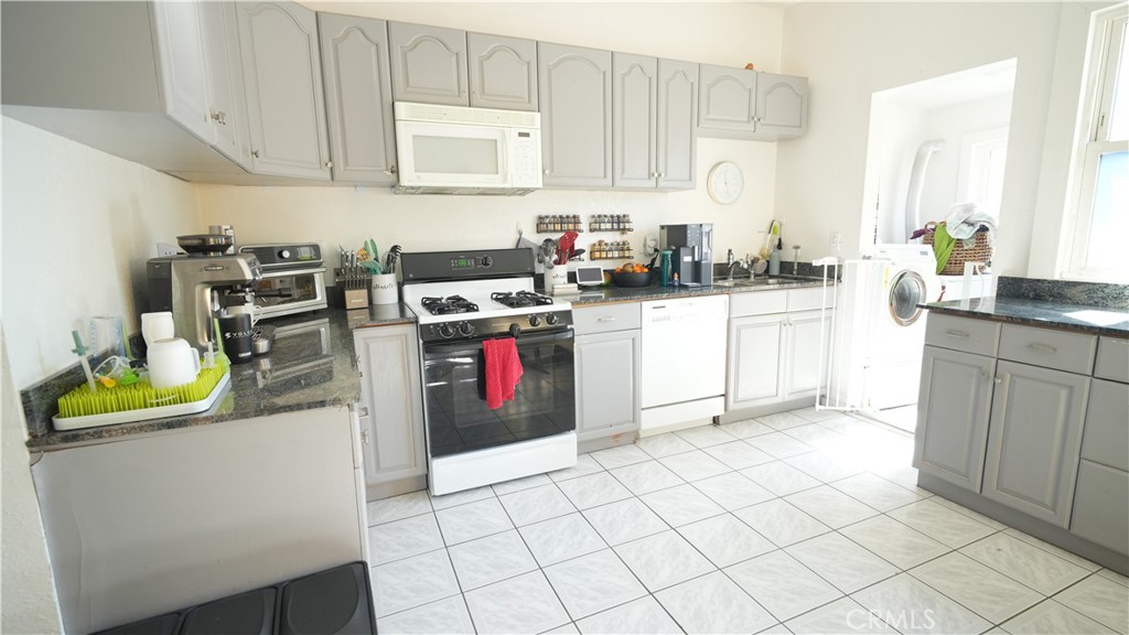 2843 Geary Property Photo 15
