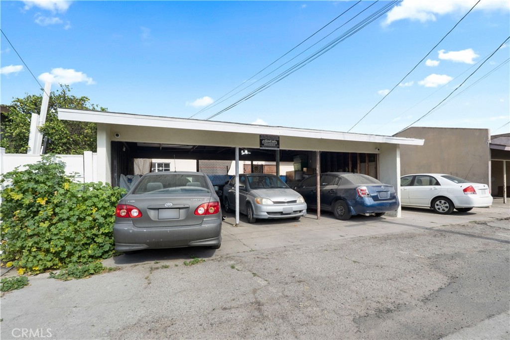 640 W Redondo Beach Property Photo 4