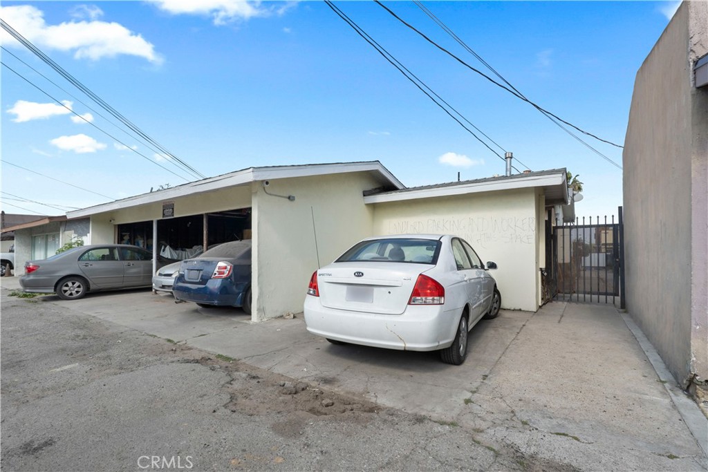 640 W Redondo Beach Property Photo 17