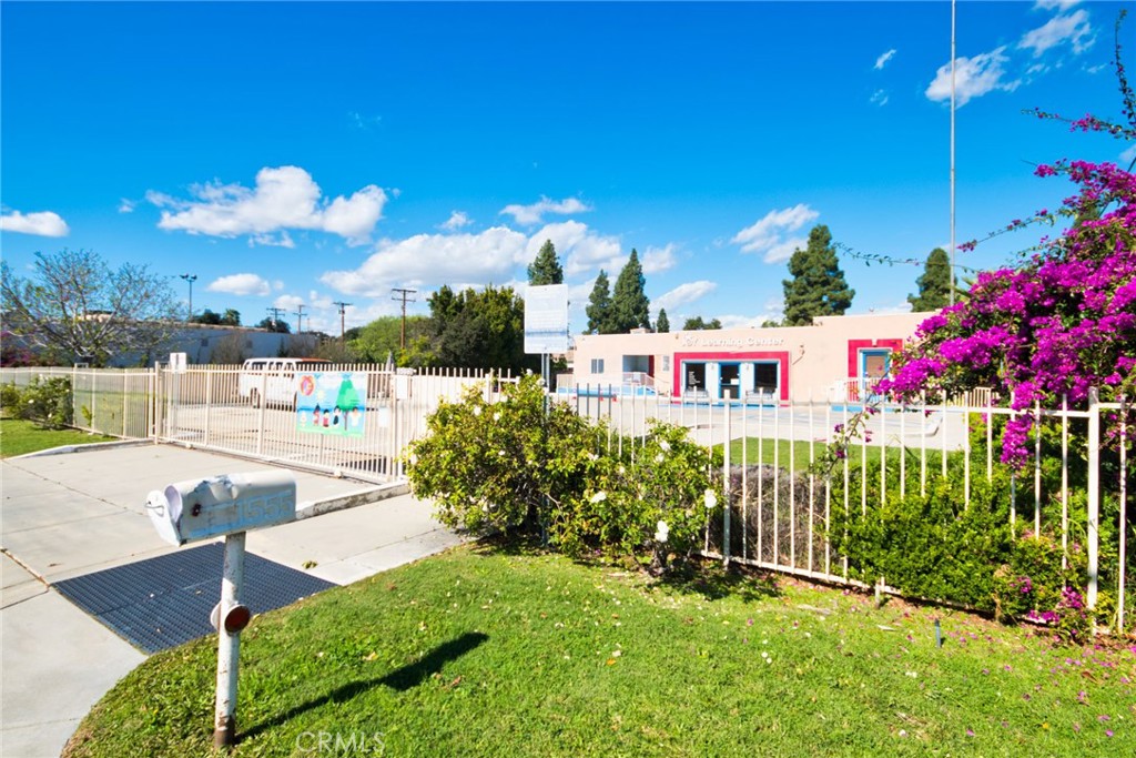 1555 W Commonwealth Avenue Property Photo 2