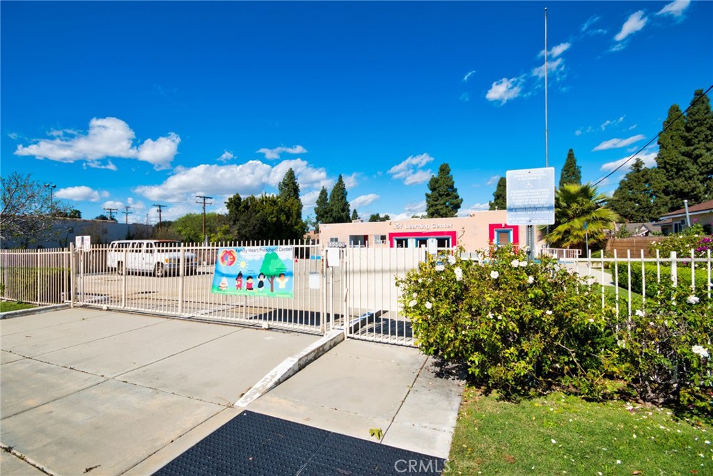 1555 W Commonwealth Avenue Property Photo 4