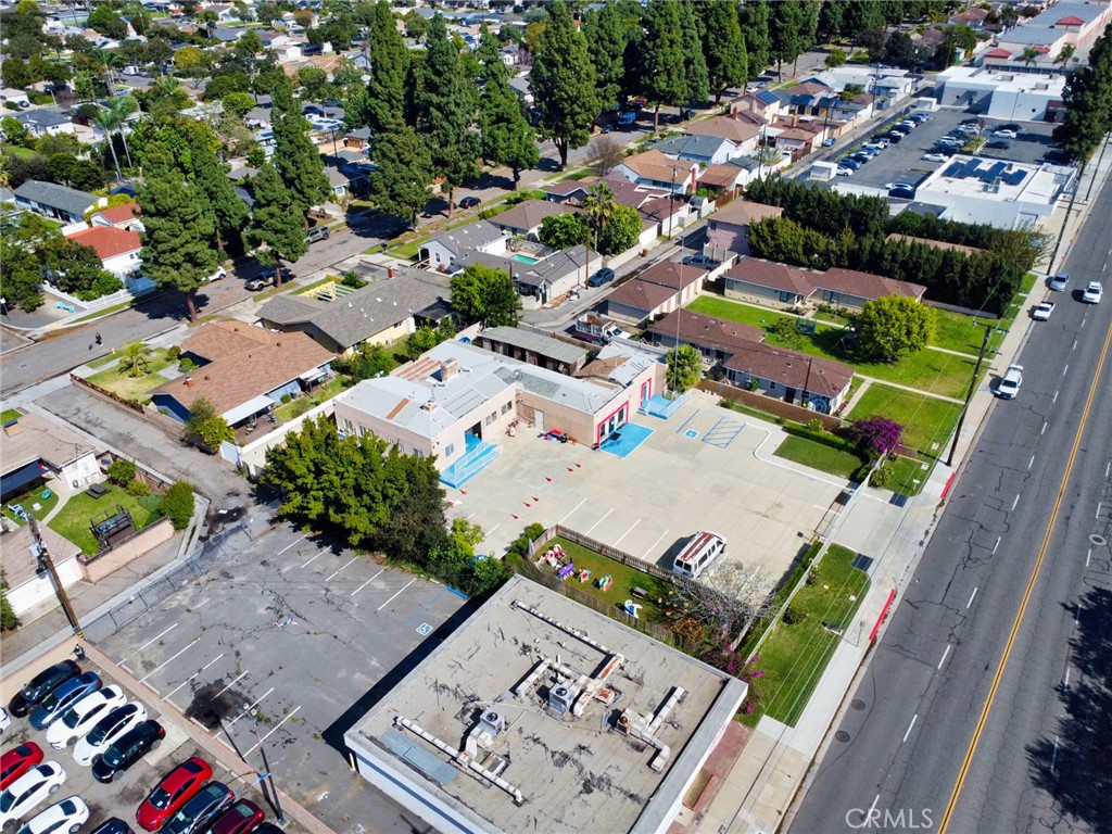 1555 W Commonwealth Avenue Property Photo 8