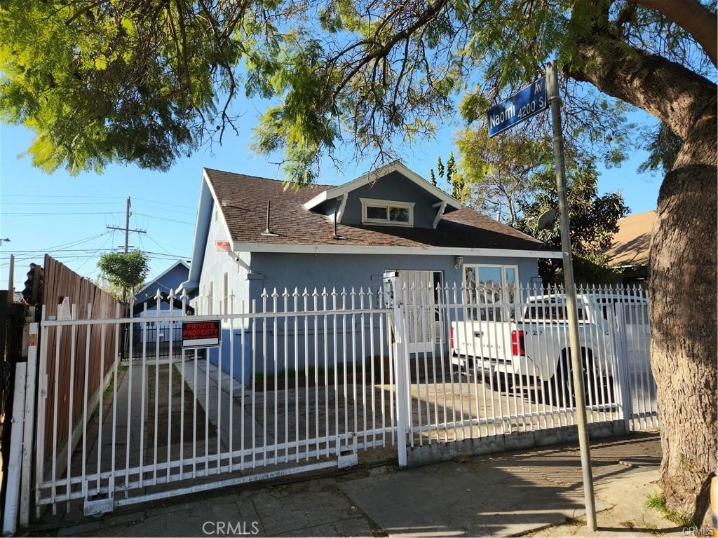 1210 1212 42 Place Property Photo 1