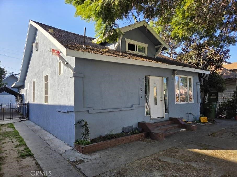 1210 1212 42 Place Property Photo 3
