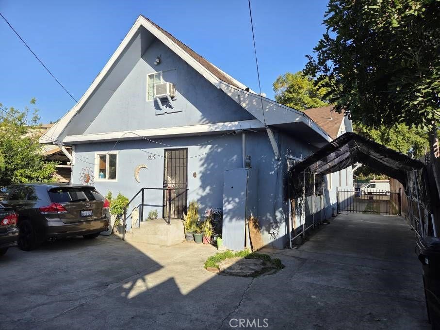 1210 1212 42 Place Property Photo 4