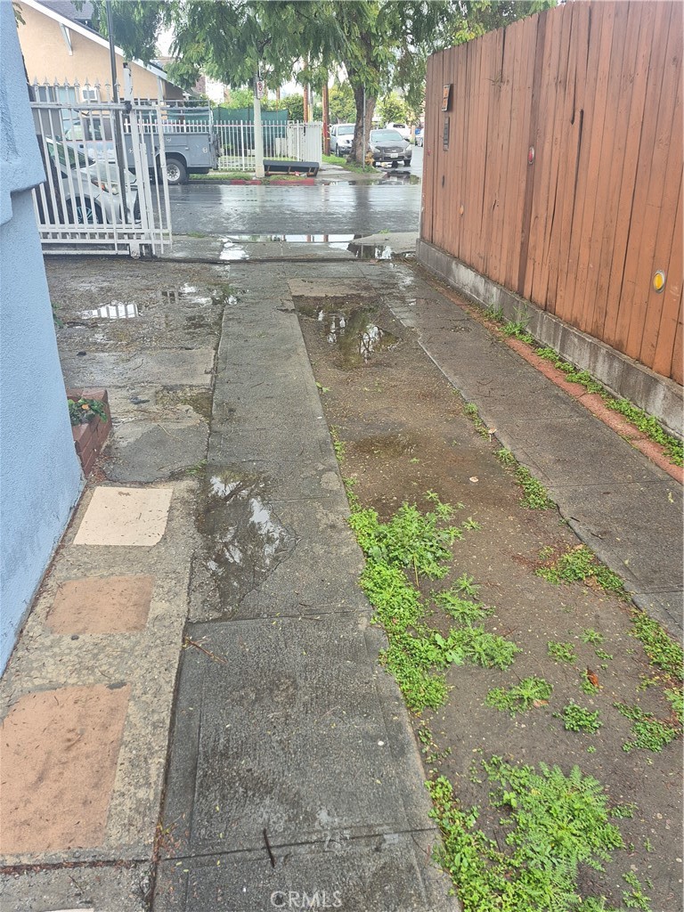 1210 1212 42 Place Property Photo 16