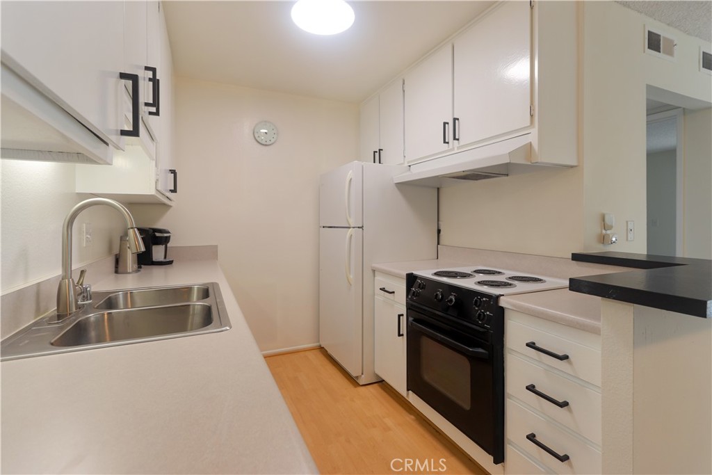 424 N Bellflower 101 Property Photo 19