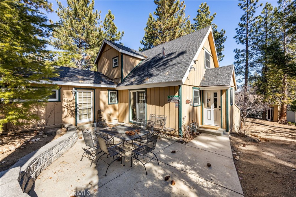 547 Chipmunk Property Photo 3