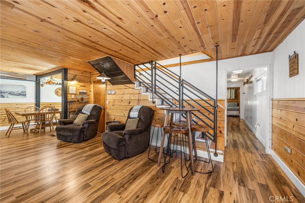 547 Chipmunk Property Photo 6