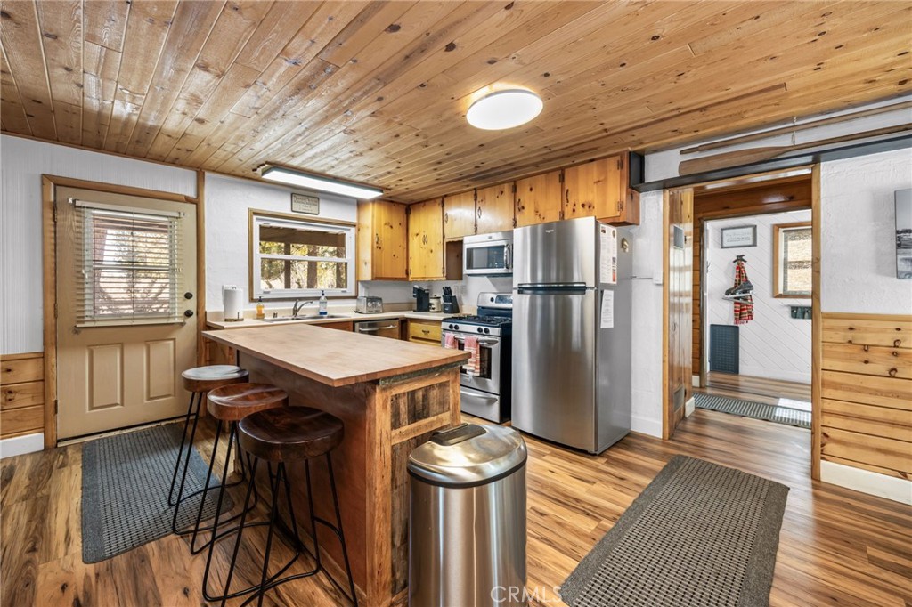 547 Chipmunk Property Photo 10