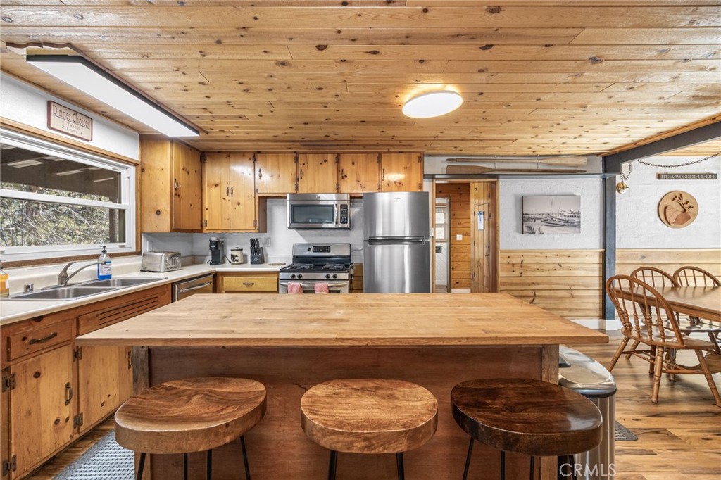 547 Chipmunk Property Photo 11