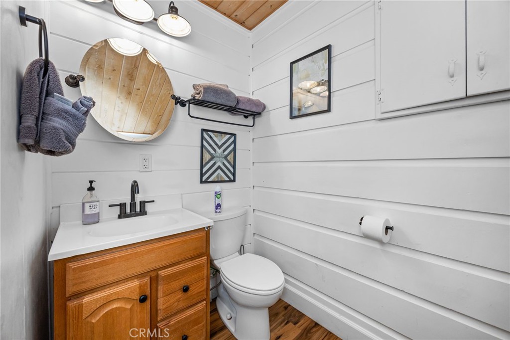 547 Chipmunk Property Photo 14