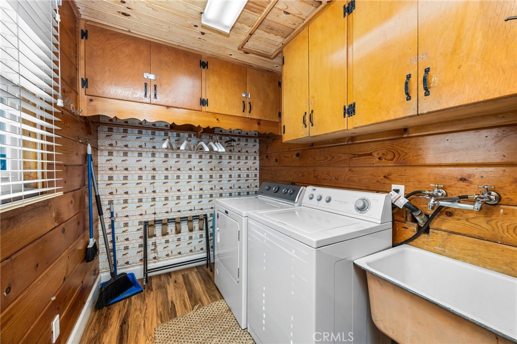 547 Chipmunk Property Photo 15