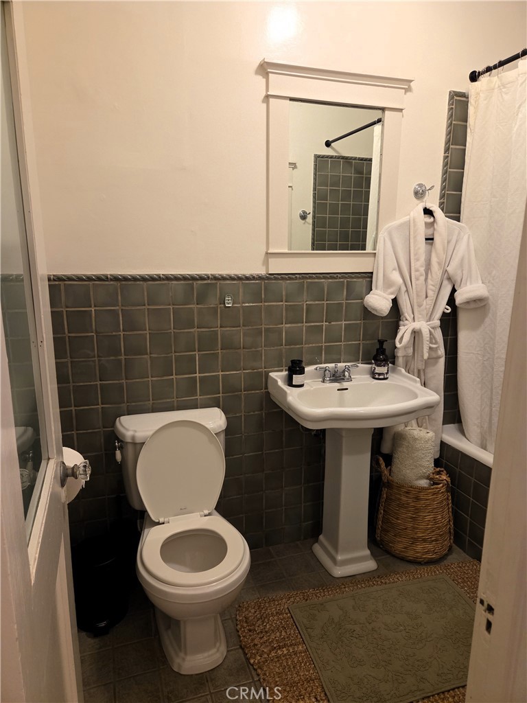 219 Redondo Avenue Property Photo 29