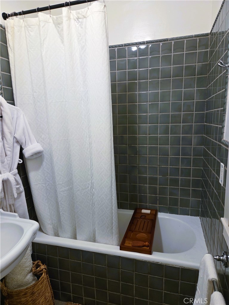 219 Redondo Avenue Property Photo 30
