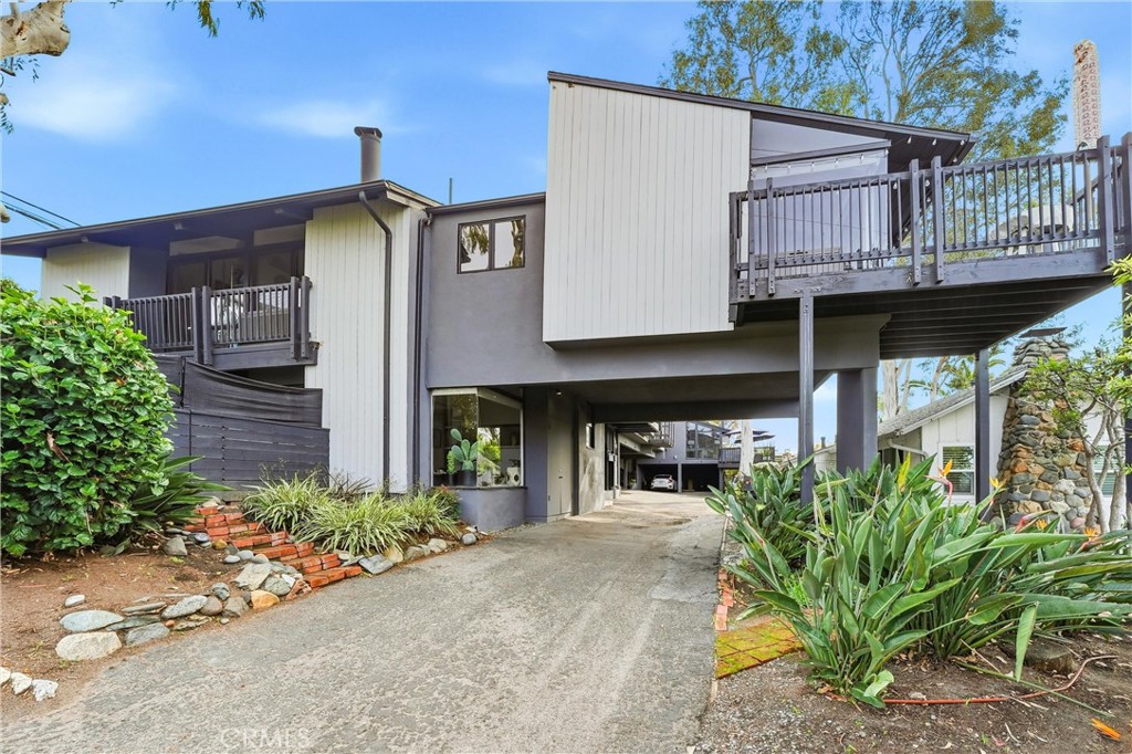 2101 Glenneyre Property Photo 1